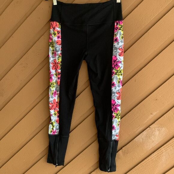 Victoria’s Secret Sport Knockout Floral Leggings - Picture 3 of 5